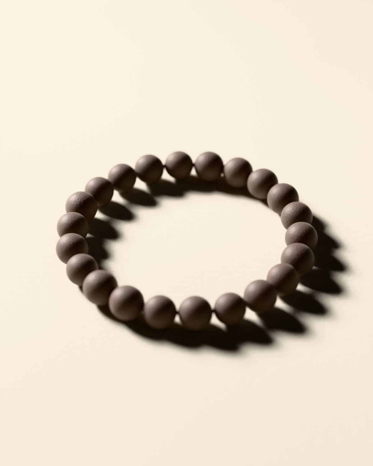 Das Armband Jasmine Snowfall mit Perlen von 8 mm, ein 3D-Rendering